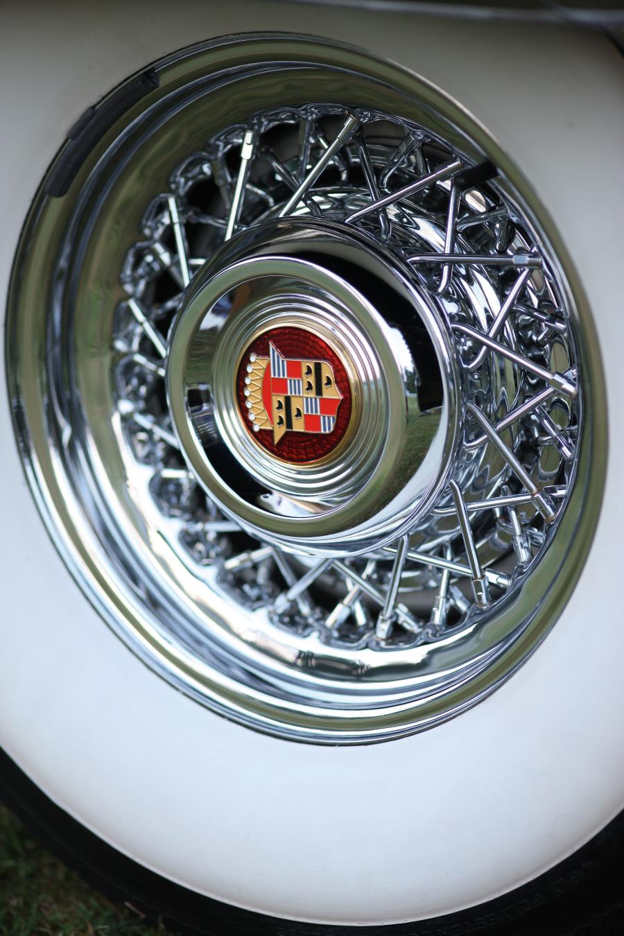  Cadillac Eldorado Convertible 1953 года  (фото 27 из 39)